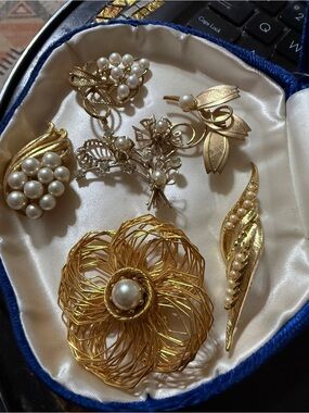 Vintage Gold and Pearl Brooch 6 piece lot 2950s to 1980s